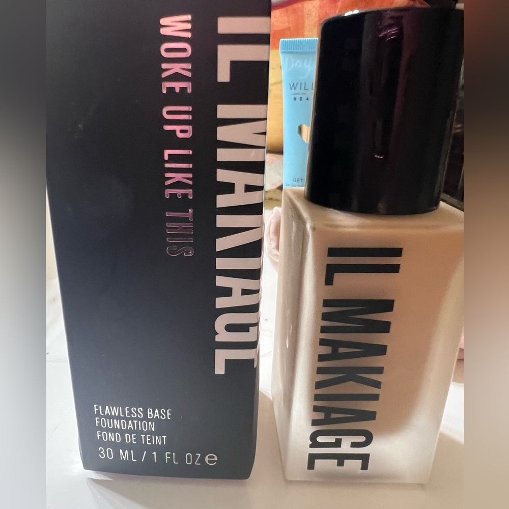il Makiage ‘Woke Up Like This’ Foundation #60 in box